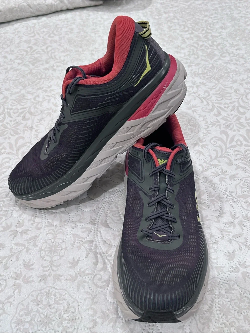 Hoka One One Men’s Size 10 Bondi 7 Color Gray Red/Orange Yellow Comfort